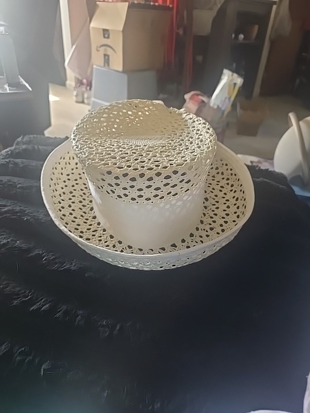 Eric Javits White Woven Straw Sun Hat with Logo Tag - Picture 3 of 9